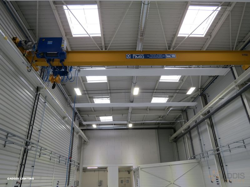 Eclairage led d'un site industriel avec la gamme Azurite Rack d'ADDIS Lighting
