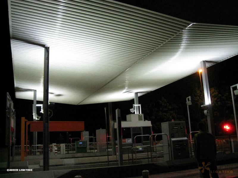Eclairage LED d'une gare de péage avec la gamme PYRITE