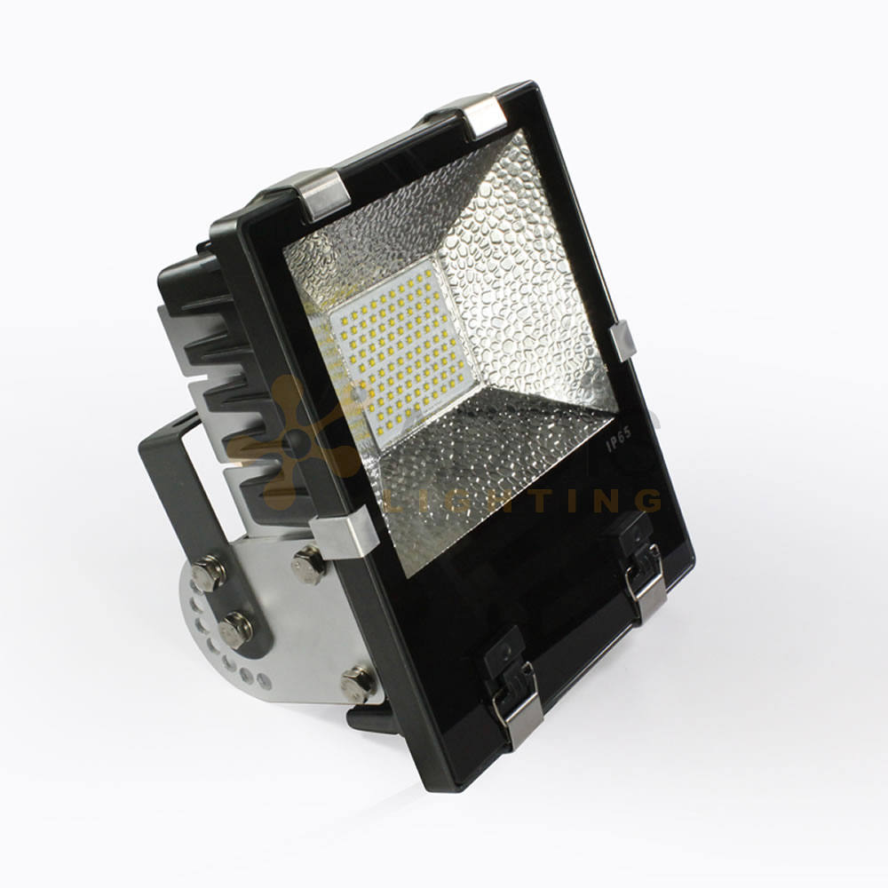 Projecteur LED extérieur ADDIS Kunzite IV 150W 147lm/W IP66 Noir