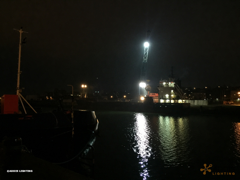 Equipement LED de grues dans un port maritime